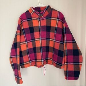 American Eagle Women’s cropped plaid fleece jacket size large. EUC!